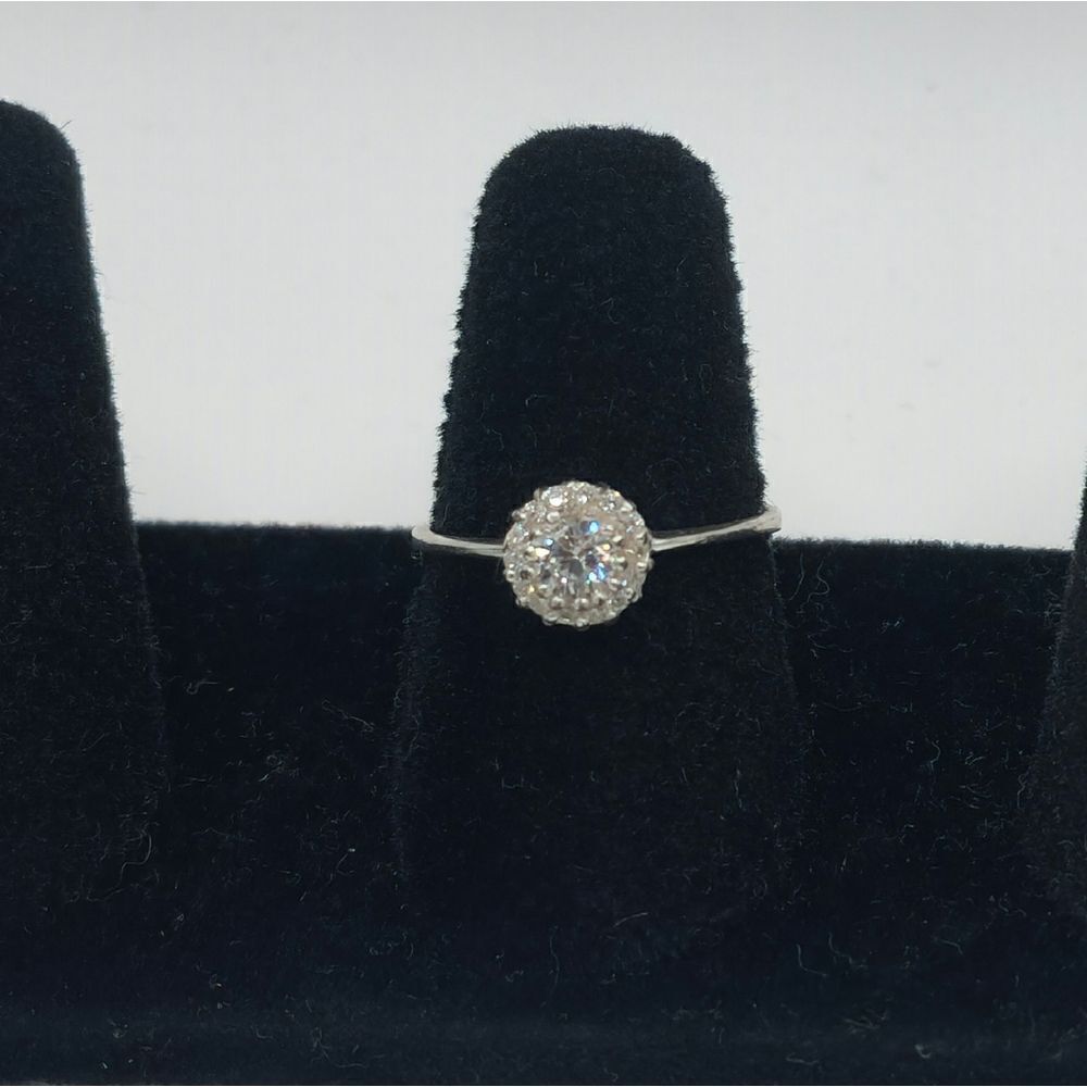 Silver round diamond ring - Picture 1 of 8